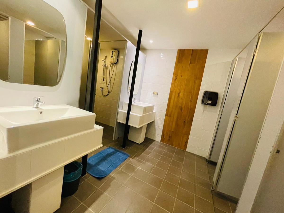 Albergue Rabbitel Phuket Exterior foto